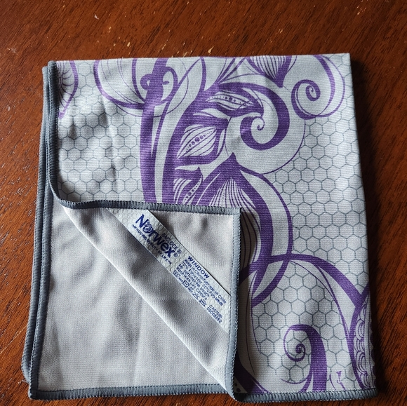 NWT Norwex Set of 3: 1 Envirocloth, 1 Window cloth & 1 Dust Mitt - Picture 3 of 10